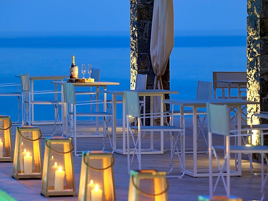 Artemis Deluxe Rooms