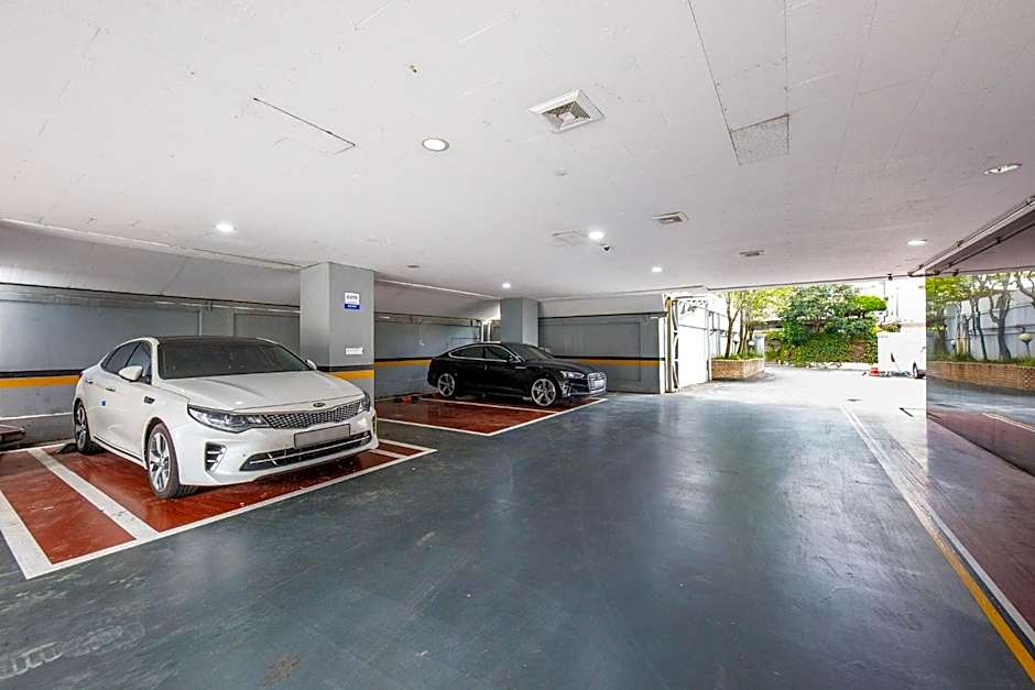White Tourist Hotel