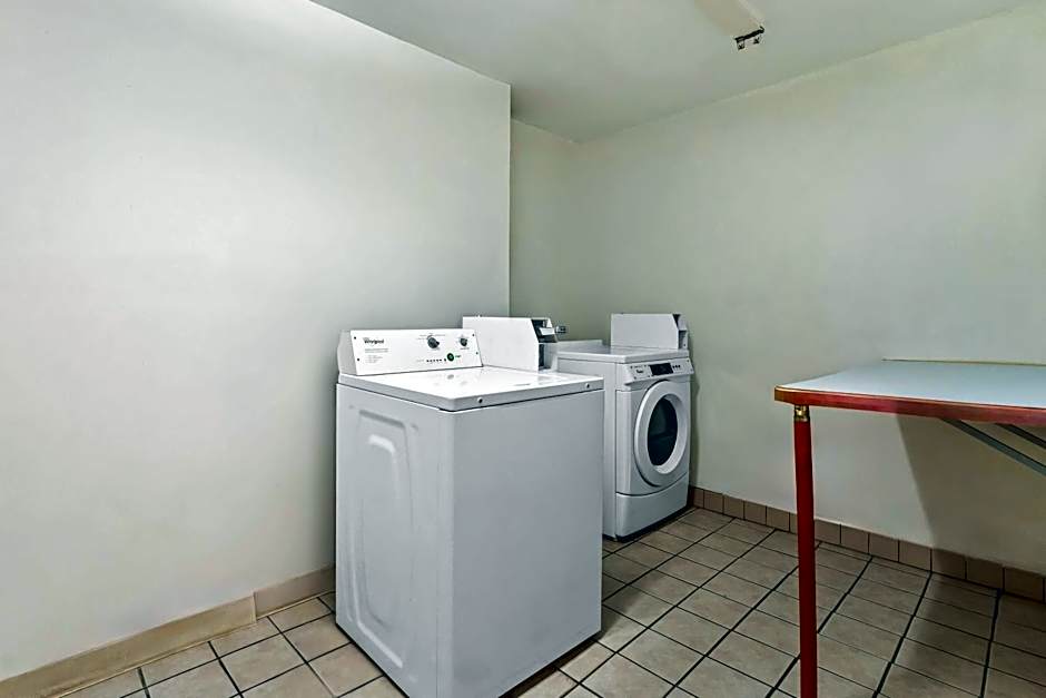 Howard Johnson by Wyndham Albany