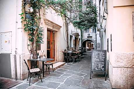 Second Life in Piran - Hotel Zala Piran with private parking and shuttle service