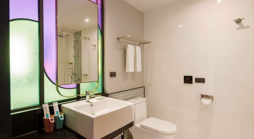 OLAH Poshtel Taichung Station