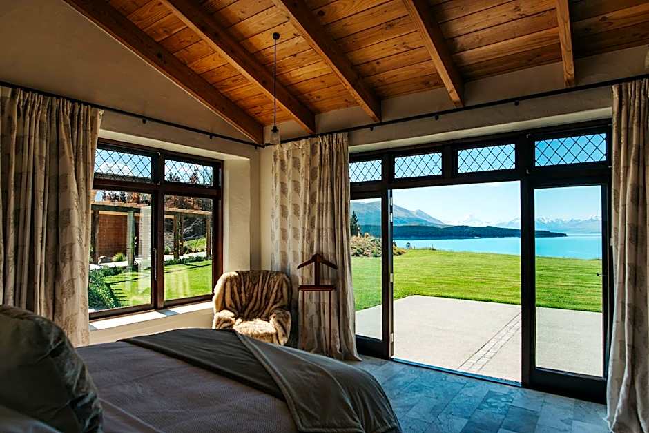 Mt Cook Lakeside Retreat