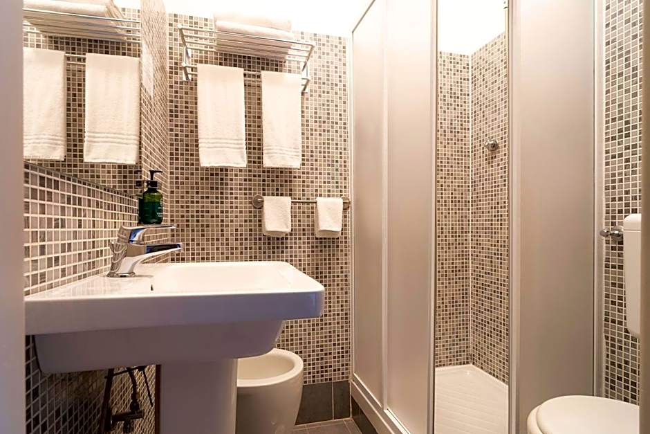 Green Class Hotel Astoria