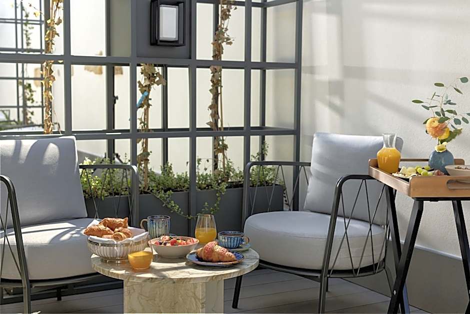 Stradom House, Autograph Collection