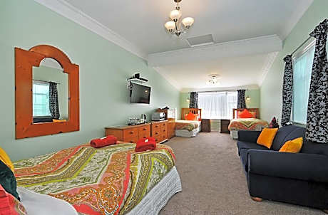 Triple Room with Private Bathroom