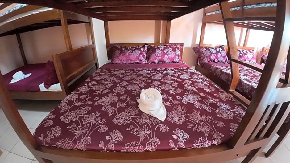 Queenslander Hotel and Restaurant