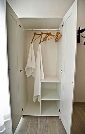 Single Room with Shared Bathroom