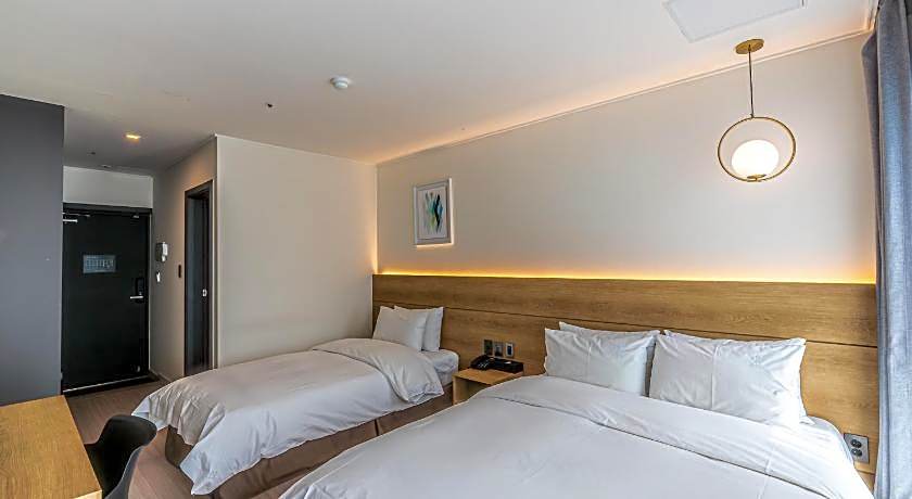 Hotel The Grang Jungmun