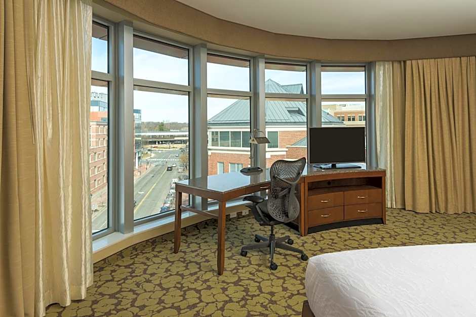 Hilton Garden Inn Alexandria Old Town National Harbor