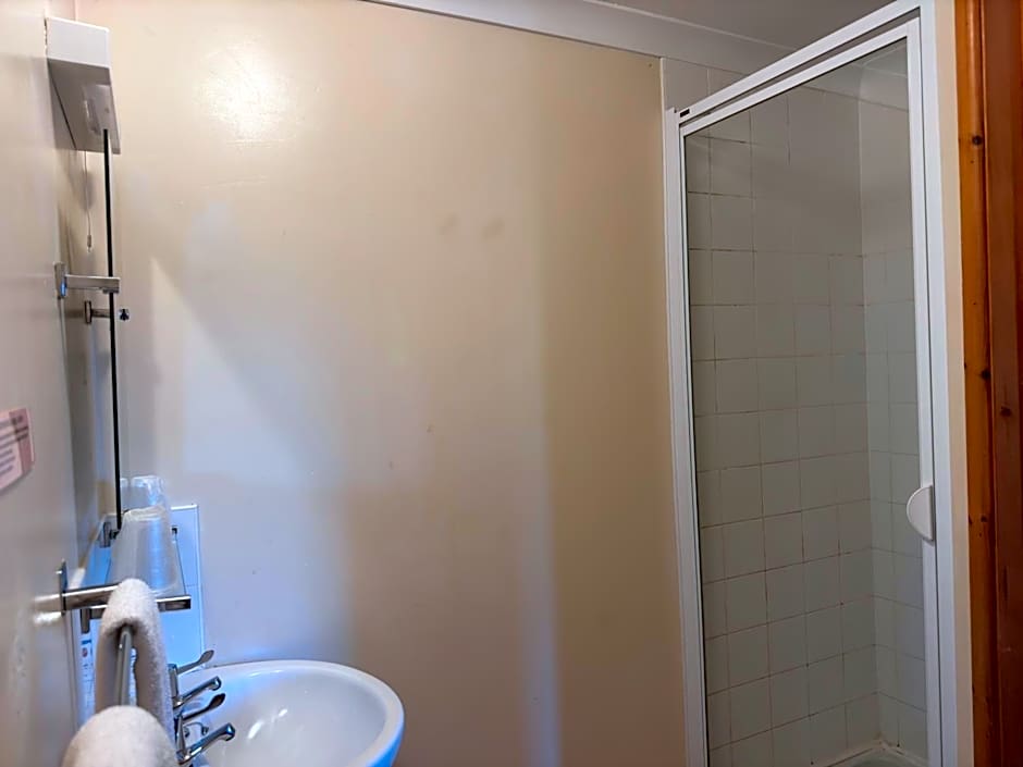 The Carpenters Arms Rooms in Broadway, Laugharne