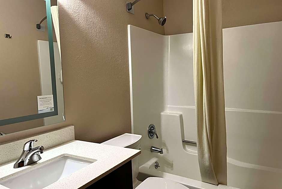 Super 8 by Wyndham Indianapolis Emerson