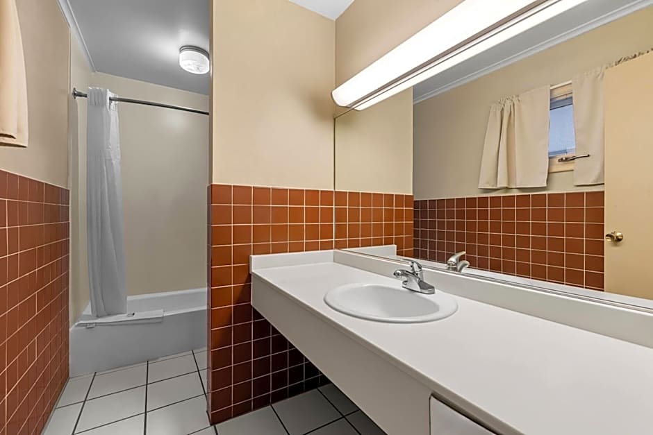 Travelodge by Wyndham Rapid City