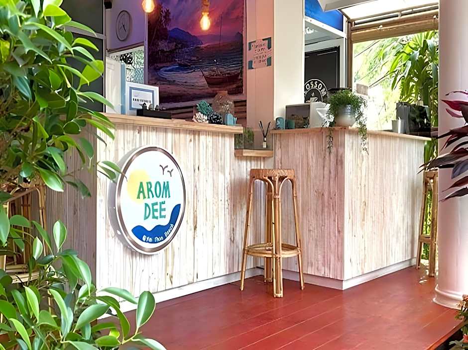 Aromdee @Naithon Beach