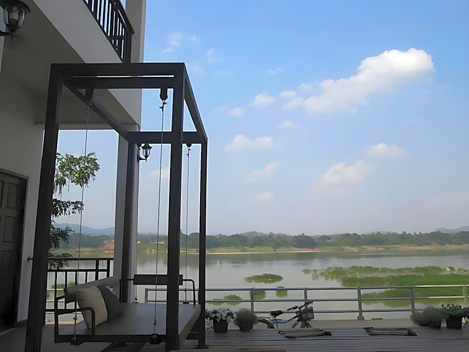 Norn Nab Dao Rimkhong Hotel