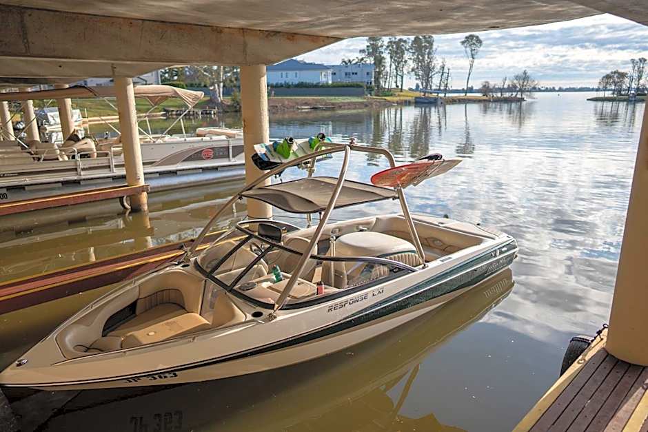Lake Mulwala Boatel