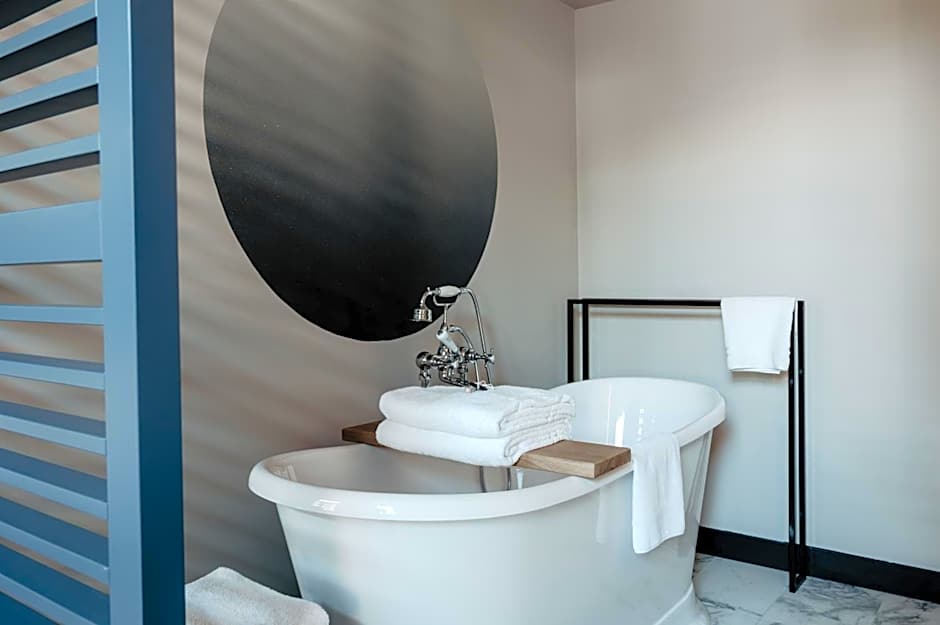 The Nox Hotel