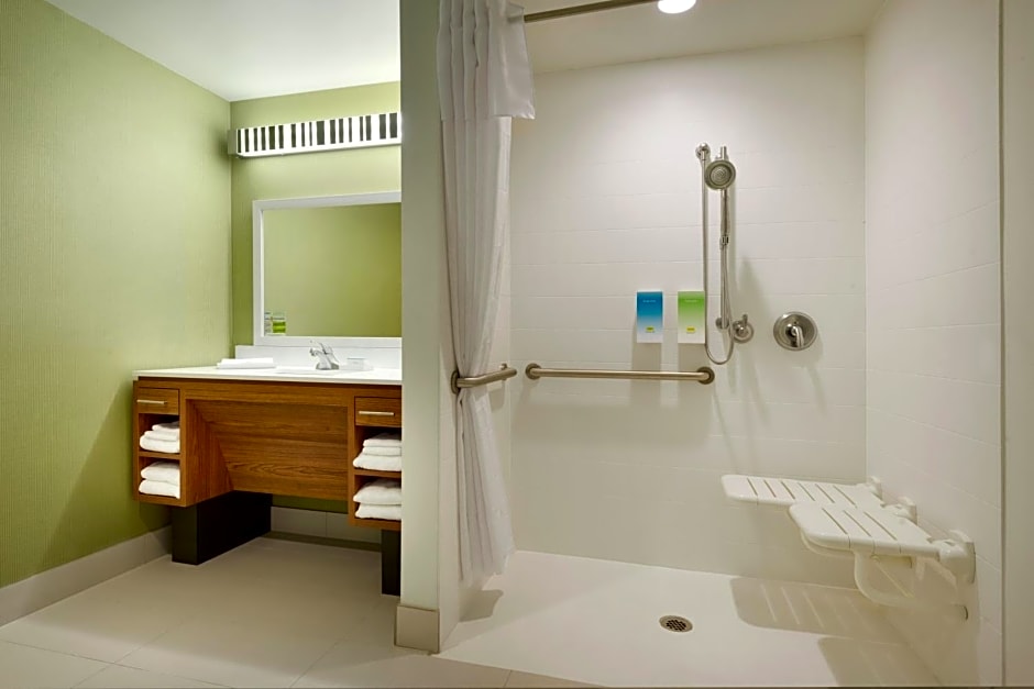 Home2 Suites by Hilton Roseville Minneapolis