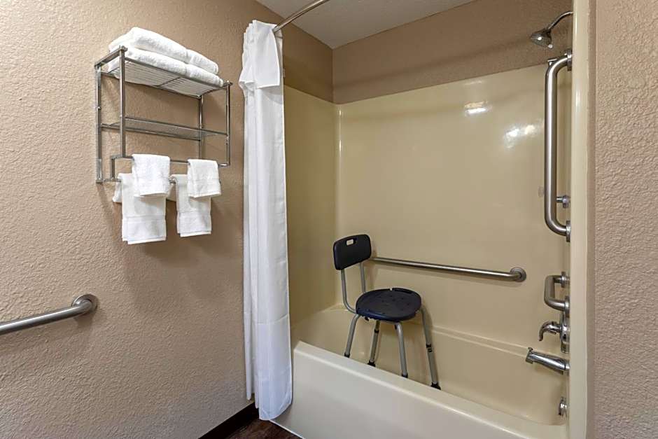 Grandstay Hotel & Suites