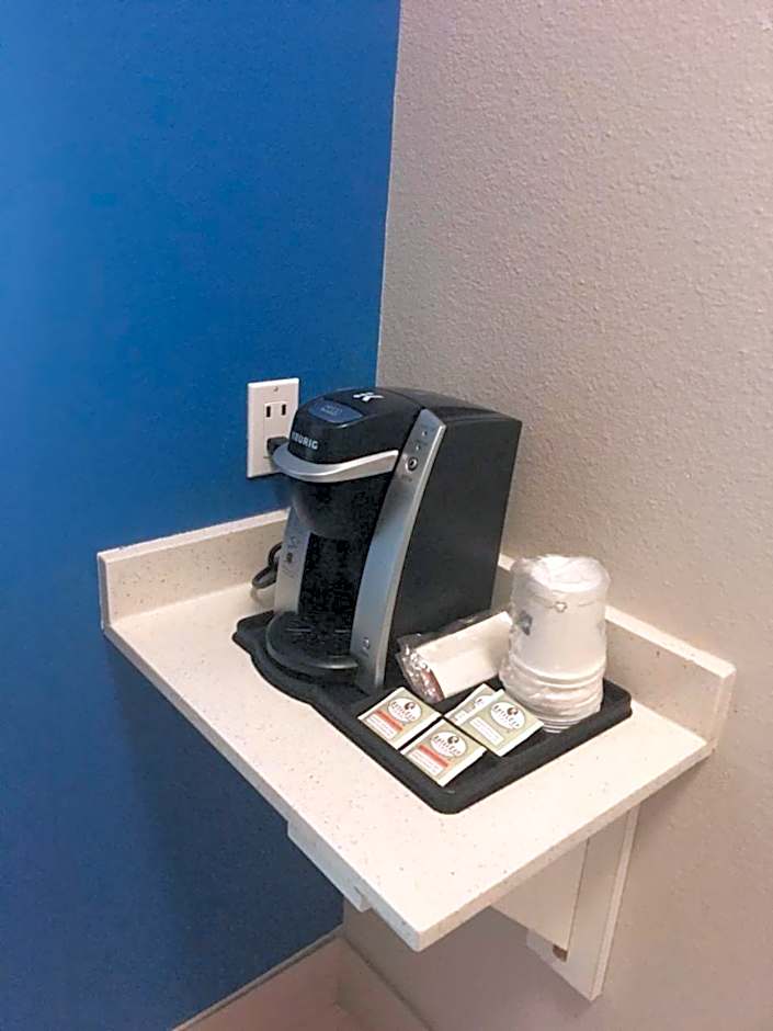 Holiday Inn Express & Suites Brenham South By IHG