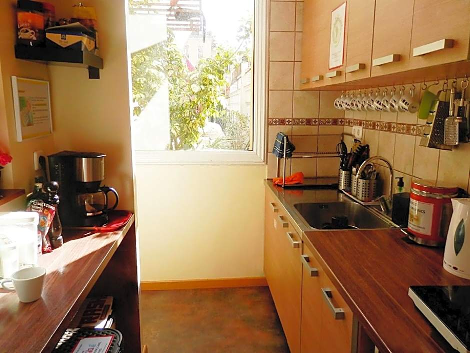 Barcelona Central Garden Hostal