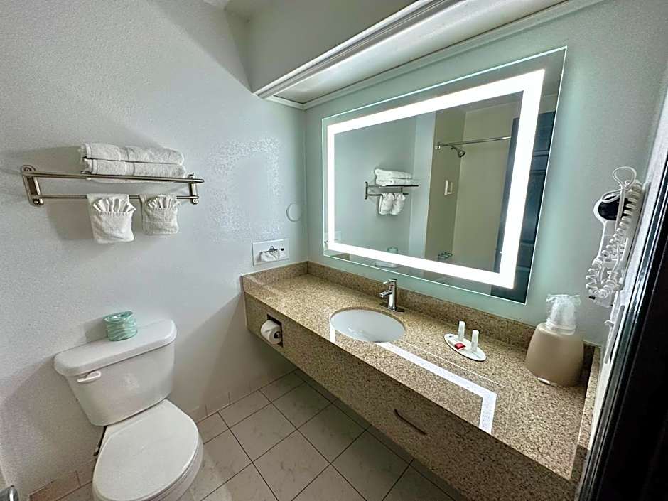 Baymont by Wyndham Kansas City