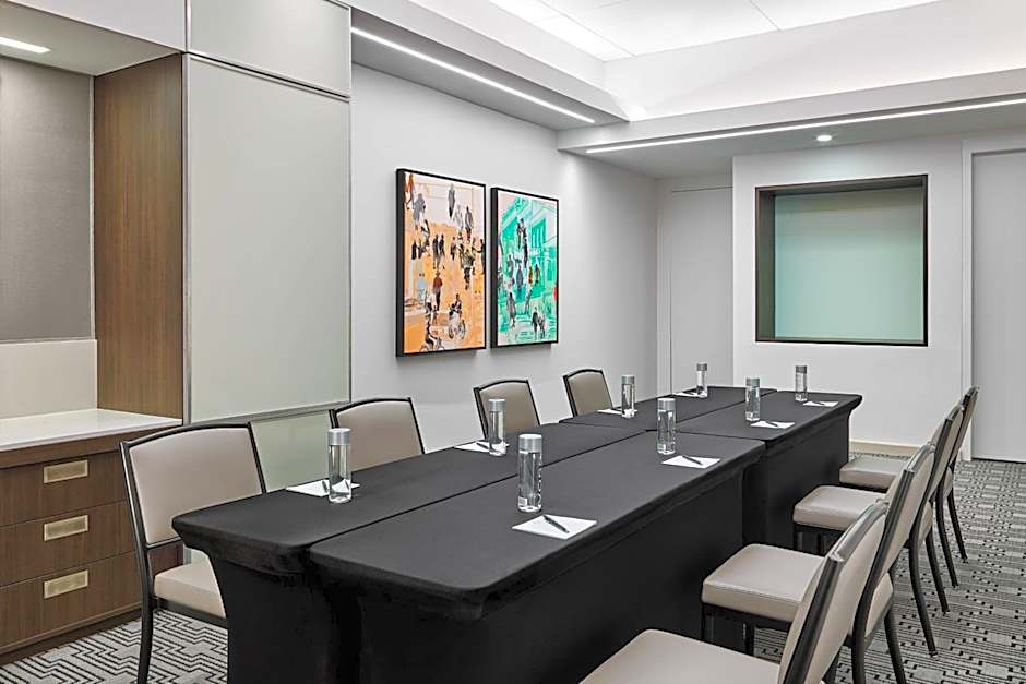 Hotel Chicago Downtown, Autograph Collection by Marriott