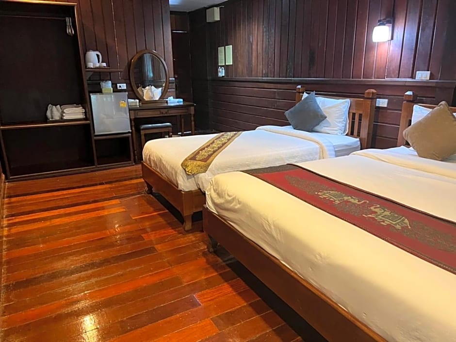 Riverside Chiangkhan