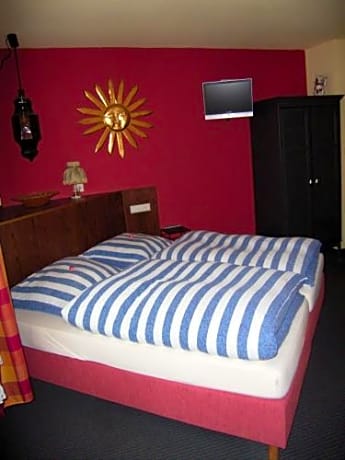 Double Room (1 Adult)