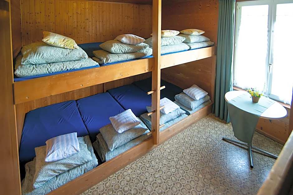 Aparthotel-Almgasthaus Gemsli - A bisal Österreich überm Schweizer Rheintal