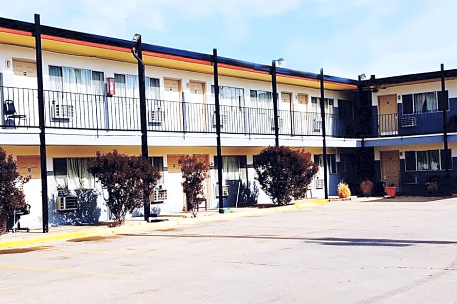 Sky-Palace Inn & Suites Hutchinson