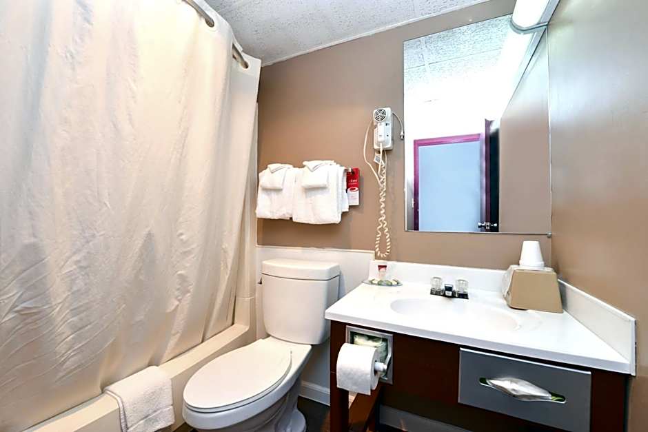 Country Garden & Suites-Benton