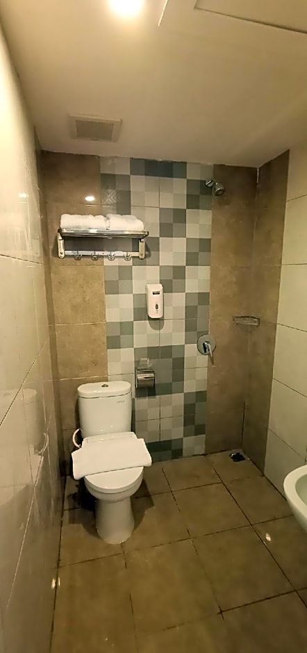 Front One Boutique Tugu Muda Semarang