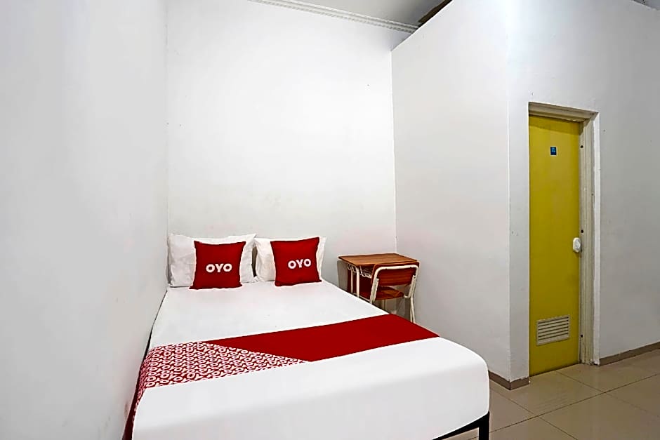 OYO Life 91670 Mannsur Homestay Syariah