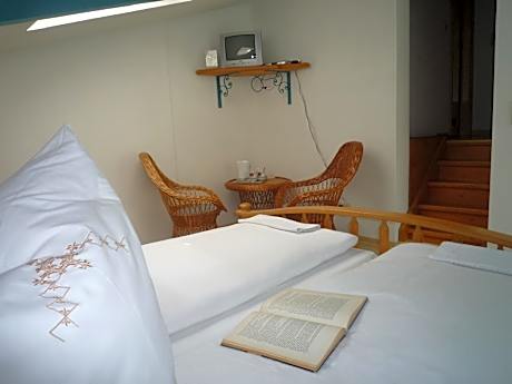 biozertifiziertes Hotel Höpfigheimer Hof mit Wein-Shop