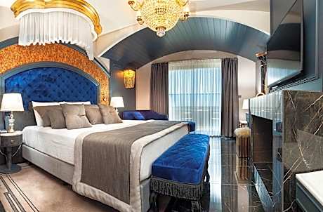 Deluxe King Room