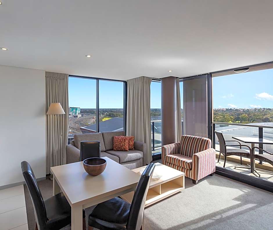 Oaks Adelaide Horizons Suites