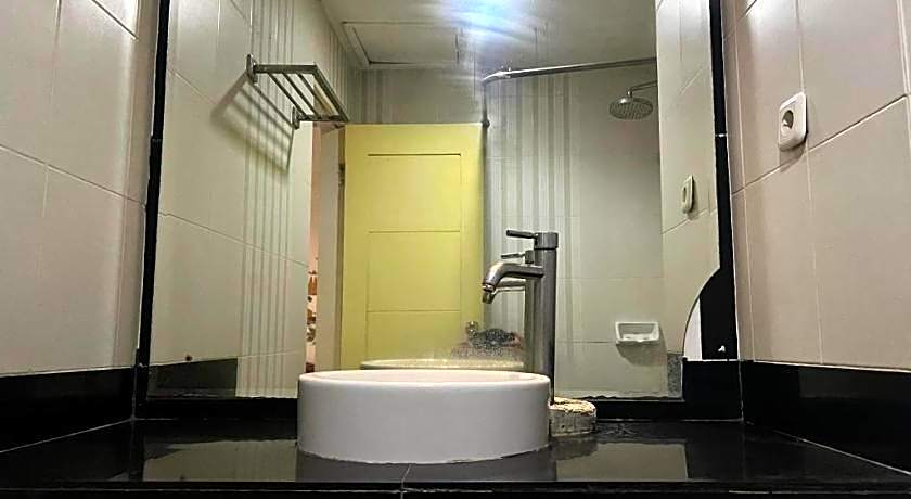 Hotel O Tri Homestay