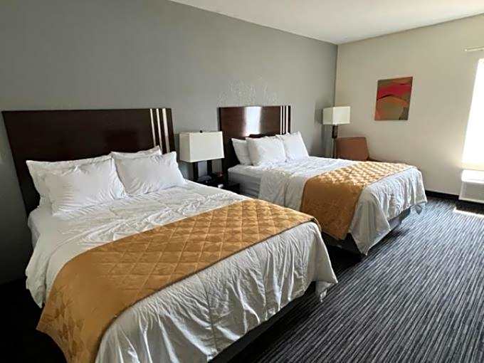 Photo 1 of 4 of 2 Queen Beds