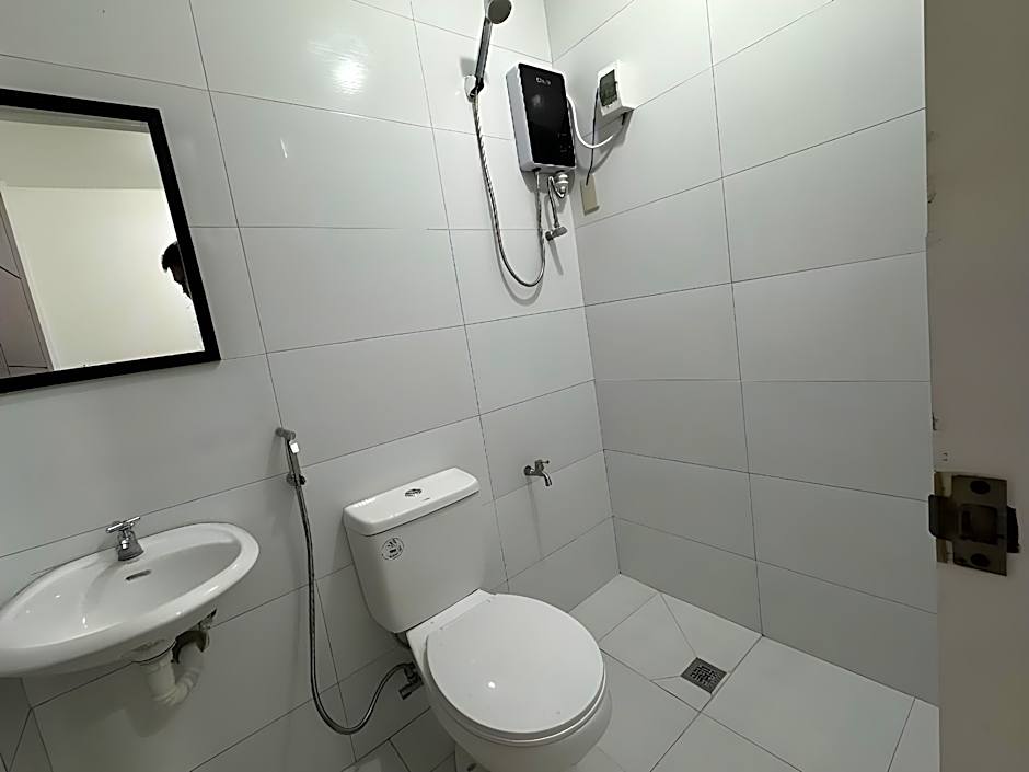 RedDoorz near Mariners Legazpi