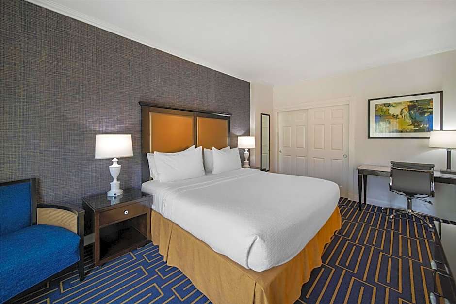 Best Western Plus Palm Court Hotel