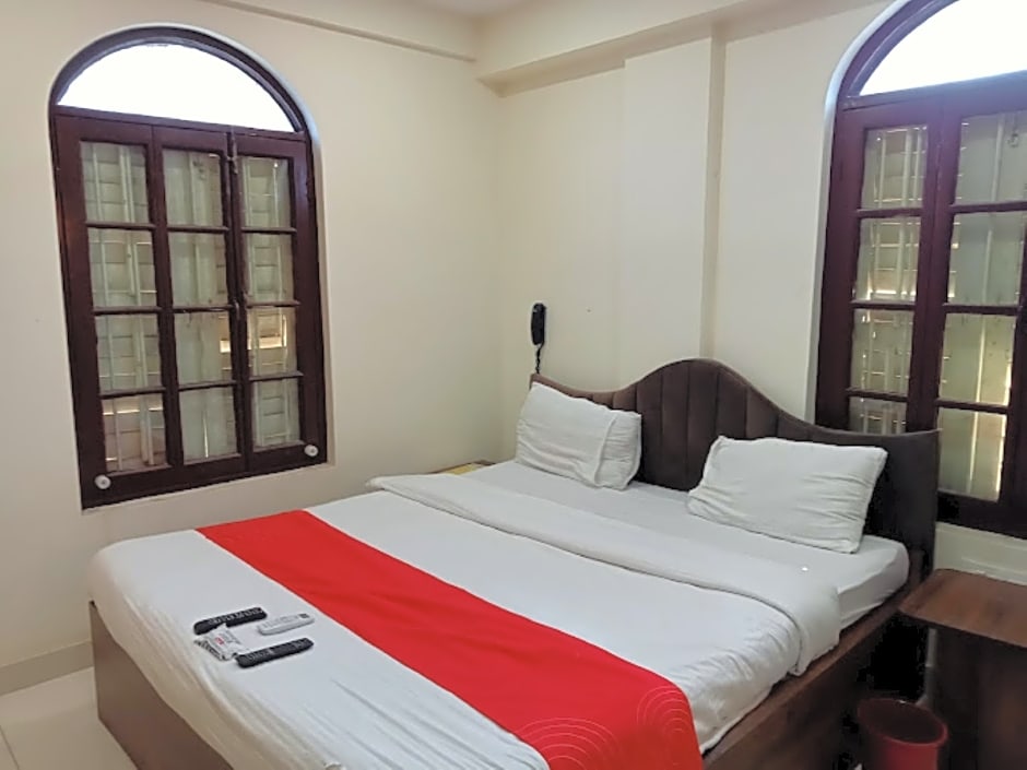 Goroomgo Jheel Mahal New Town West Bengal