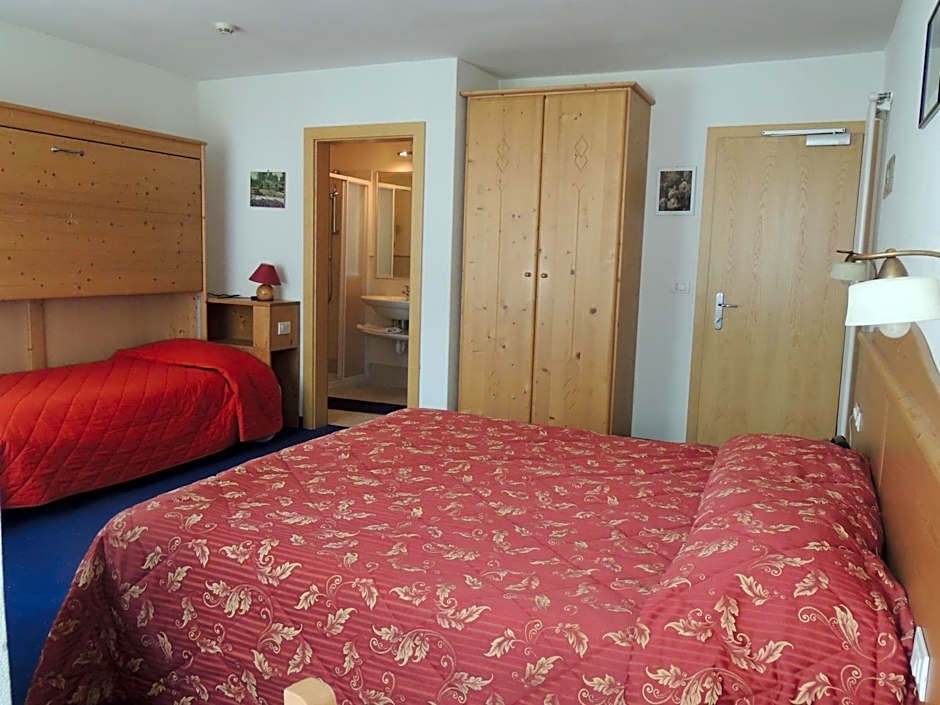 Liz Hotel & Apartments