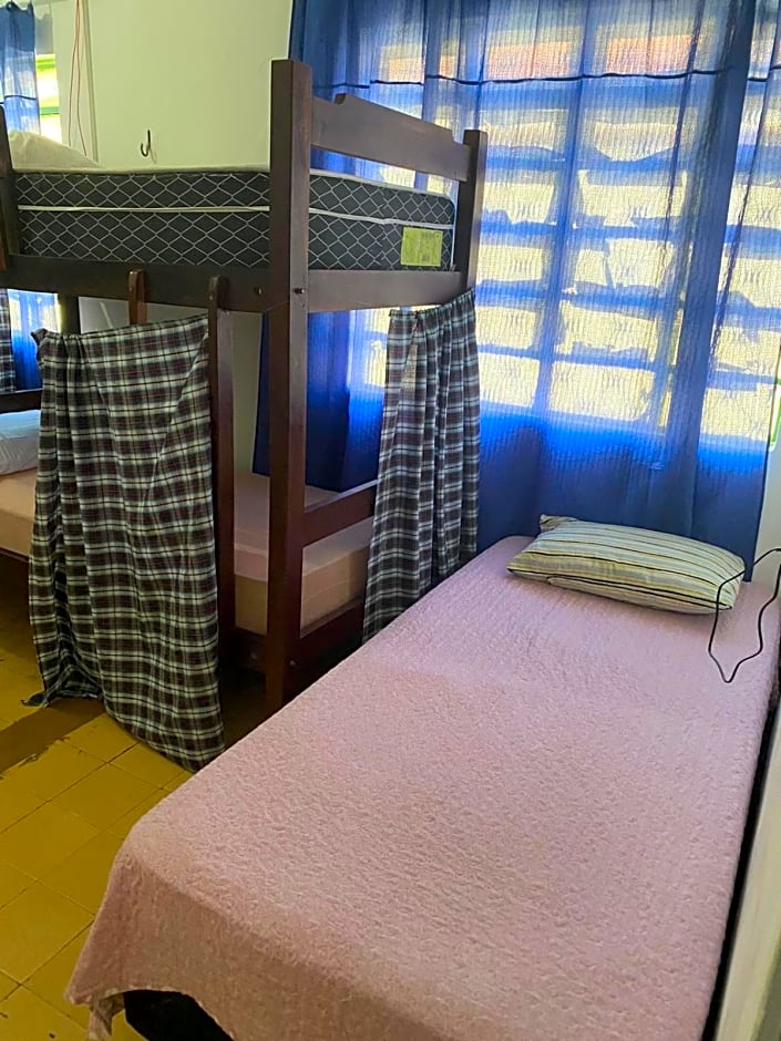 Hostel e Camping da Cris