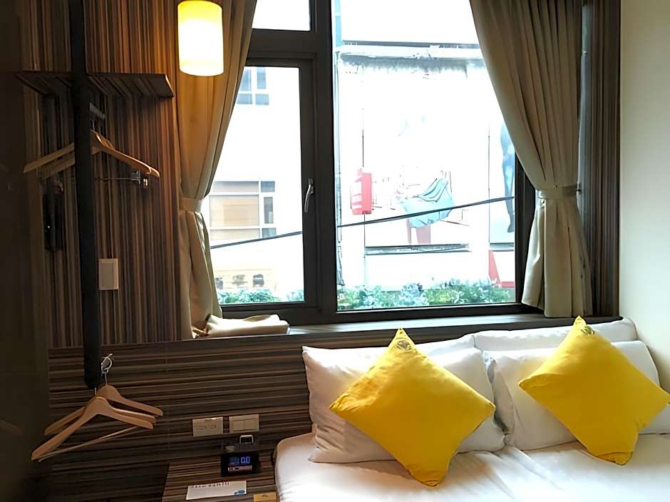 Bee House by Cosmos Creation