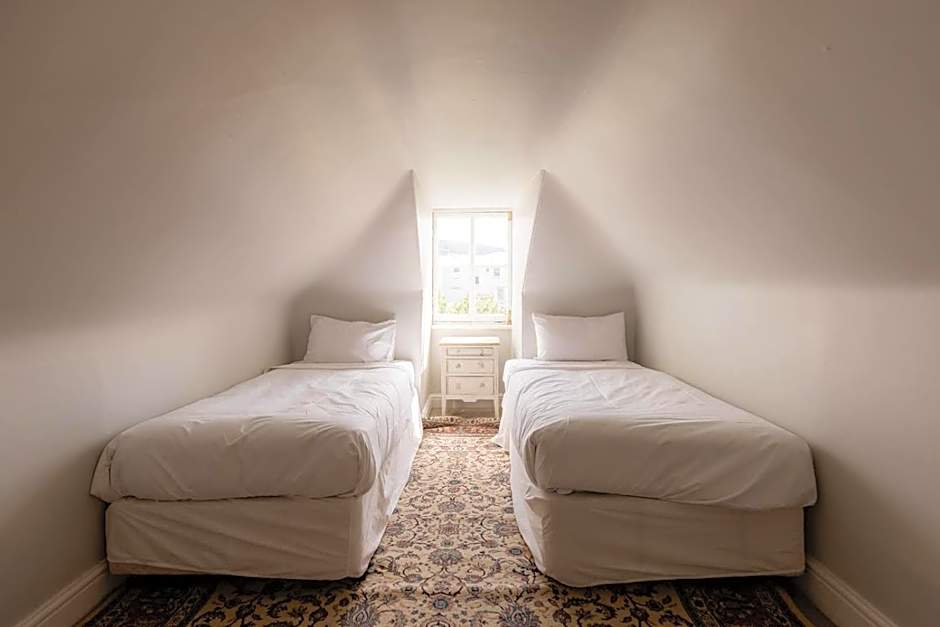 Connage - Historic Battery Point Police Station