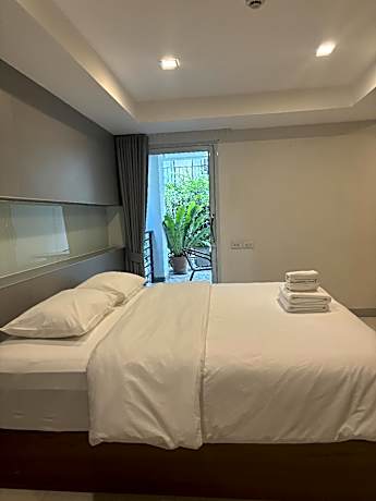 Standard - 1 Double Bed with Garden View