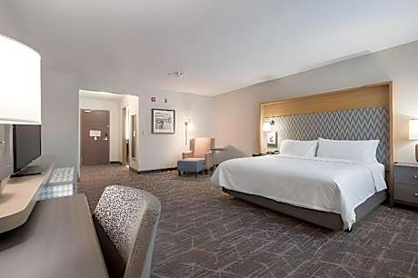 Standard King Room with Mobility Accessible Tub