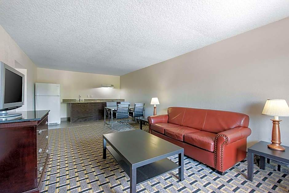 Clarion Inn & Suites Kissimmee-Lake Buena Vista South