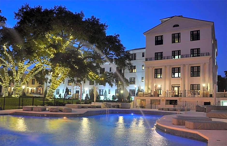 White House Hotel