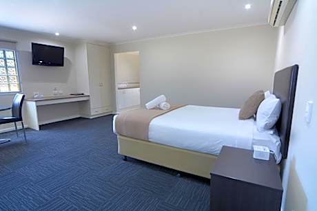 Standard Queen Room with Spa Bath